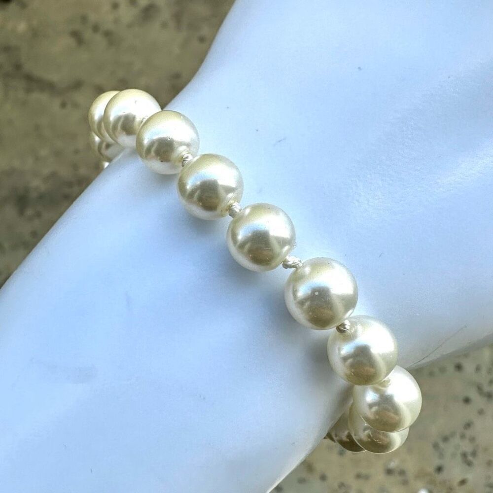 Faux pearl vintage beaded bracelet